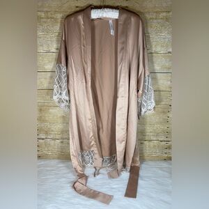 Flora Nikrooz Satin Kimono Bath Robe Size XS Champagne Lace Trim Hollywood